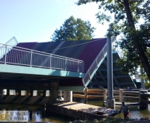 Male_Swornegacie_most_podnoszony